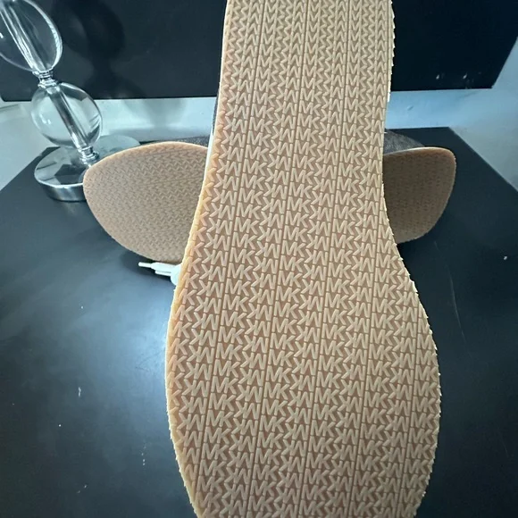 🆕Michael Kors Sneakers - Picture 13 of 13